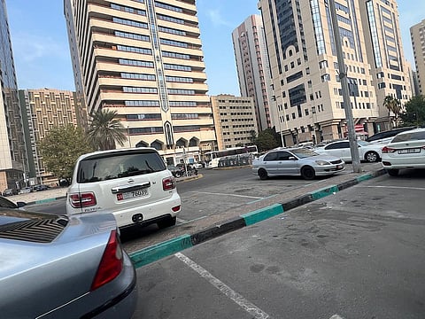 مواقف ورسوم مرور مجانية بأبوظبي في عطلة رأس السنة