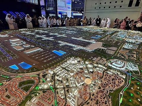 النموذج بالحجم الطبيعي لمطار آل مكتوم. 