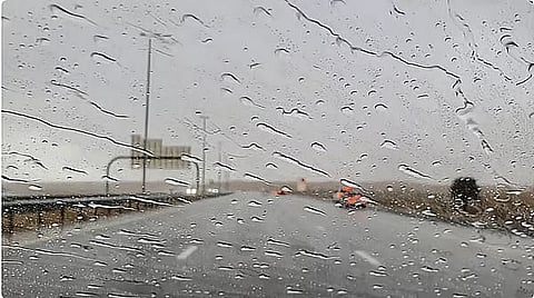 أجواء غائمة جزئياً وفرصة لسقوط أمطار خفيفة في الإمارات