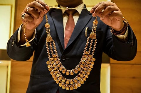 أسعار الذهب في دبي تتماسك قرب مستويات قياسية 