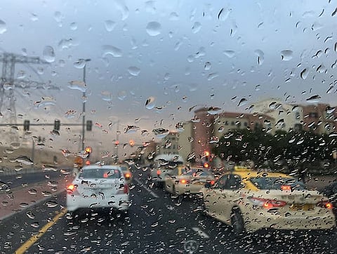 أمطار متوقعة في مناطق بالإمارات وانخفاض درجات الحرارة 