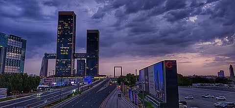 طقس غائم وانخفاض درجات الحرارة في الإمارات