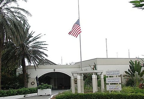 السفارة الأمريكية في السعودية تحذر رعاياها وتدعو لتجنب المنشآت العسكرية