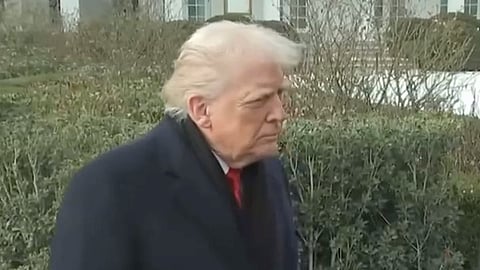 لقطة شاشة من فيديو لترامب يستضيف تجمعًا في حديقة البيت الأبيض 