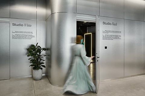 دبي: استوديو ذكي يحول "السيلفي" إلى بورتريه احترافي