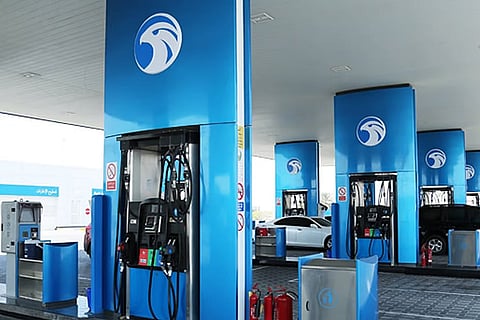 ربط كاميرات محطات "أدنوك" بغرفة العمليات المركزية 