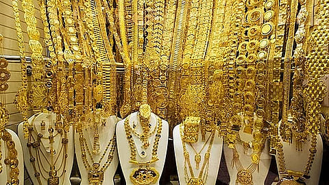 الذهب يقترب من حاجز 600 درهم للجرام في دبي