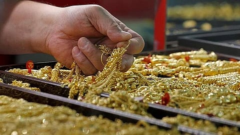 انفراجة "غرينلاند" تطفئ لهيب الذهب في دبي