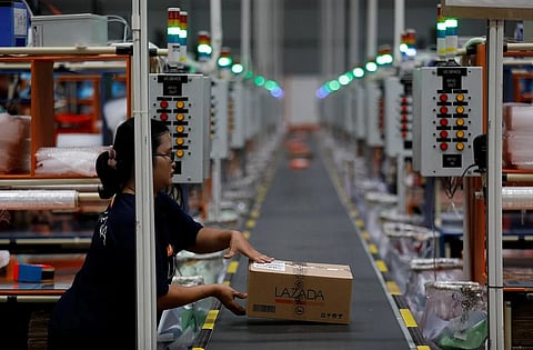 يواصل السوق التجاري في دبي’ الاستفادة من بيئة تنظيمية صديقة للأعمال تدعم تنقل الشركات عبر المناطق الحرة والولايات القضائية في البر الرئيسي.