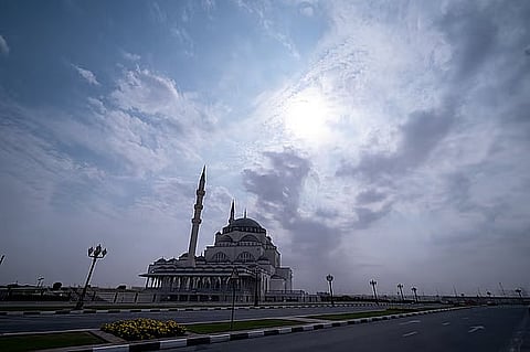 أجواء صحوة إلى غائمة جزئياً غدا في الإمارات