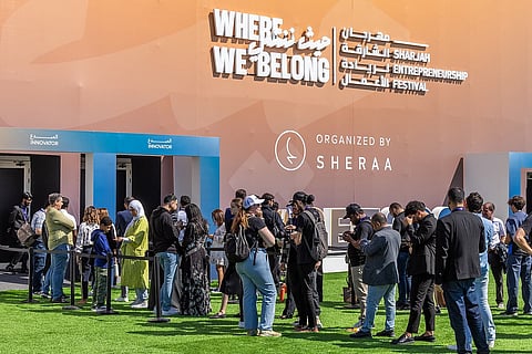 يعمل مركز الشارقة لريادة الأعمال كحاضنة للشركات الناشئة في الدولة