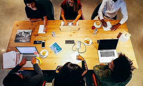 ساعات عمل أقل.. إنتاجية أعلى: "رمضان"  يعيد ضبط إيقاع العمل في الإمارات