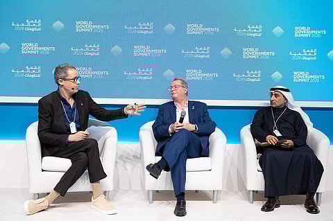 تيد كيمب، رئيس تحرير المحتوى خليج تايمز، كريستوفر مانفريدي، وكيل الجامعة ونائب الرئيس التنفيذي (الأكاديمي)، البروفيسور أحمد الرئيسي، مدير جامعة الإمارات العربية المتحدة،.