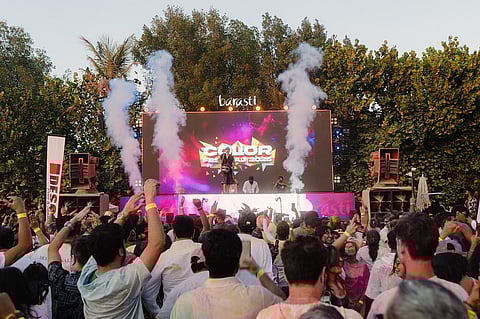 مهرجان الألوان بدبي يعيد تعريف الاحتفالات الشاطئية