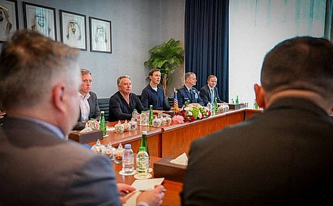 جاريد كوشنر، المبعوث الأمريكي الخاص، ستيف ويتكوف، وأعضاء آخرون من الوفد الأمريكي يحضرون الجولة الثانية من المحادثات الثلاثية بين الولايات المتحدة وروسيا وأوكرانيا، في أبوظبي، الإمارات العربية المتحدة، 4 فبراير 2026