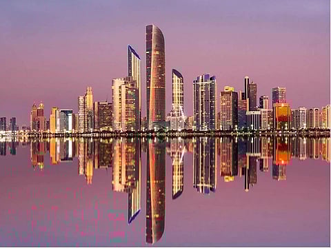 أبراج في أبوظبي. من المتوقع أن يظل الوضع المالي الموحد لدولة الإمارات العربية المتحدة في حالة فائض