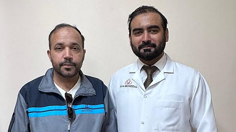 الدكتور عدنان شارق مع عبد الشحازي، مقيم في الإمارات منذ فترة طويلة