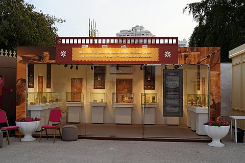 من ذاكرة الحكايات إلى أروقة الشارقة.. قاعة النوادر تأسر زوّار "مهرجان التراث"