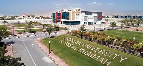 ابتكار عالمي بجامعة رأس الخيمة يمهد الطريقَ للمدن الخضراء