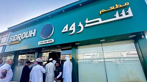 سمبوسة رأس الخيمة..نكهة التراث تجمع الآلاف في طوابير المحبة