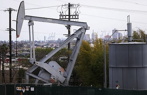 مضخة نفط في سيجنال هيل، كاليفورنيا. بدأ خام برنت وغرب تكساس الوسيط في الارتفاع بالفعل وسط حالة عدم اليقين المتزايدة.