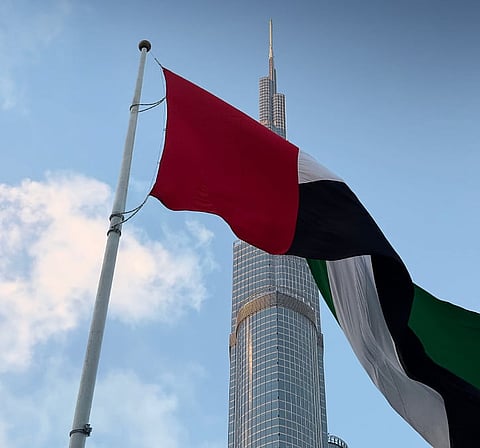 الإمارات تحذر من تداول فيديوهات قديمة وتؤكد: نشر الشائعات جريمة يعاقب عليها القانون