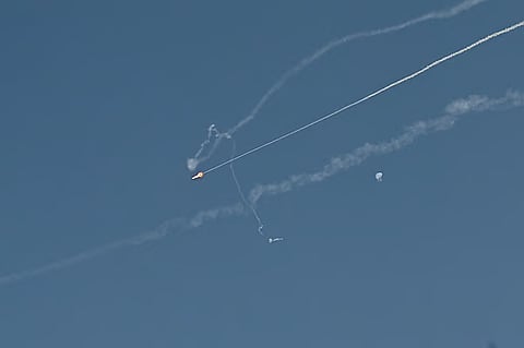 اعتراضات ناجحة في سماء دبي.. إصابتان طفيفتان بشظايا متساقطة والوضع مستقر