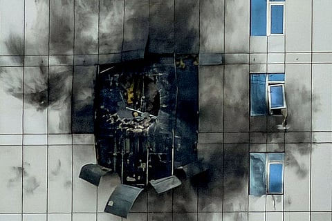 مبنى تضرر جراء هجوم بطائرة إيرانية مسيرة في الجفير، المنامة، البحرين.