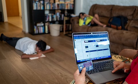 ليست مجرد فصول افتراضية.. مدارس الإمارات "حصون للدعم النفسي"