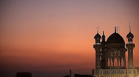 السعودية والإمارات تعلنان مواعيد عطلة عيد الفطر للقطاعين العام والخاص