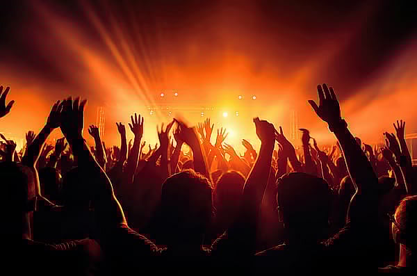 جيل الذكريات: شباب الإمارات يفضلون الحفلات والإقامات الفندقية على الهدايا المادية