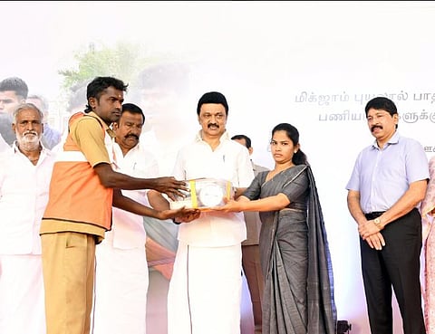 ஊக்கத்தொகை வழங்கும் முதல்வர்