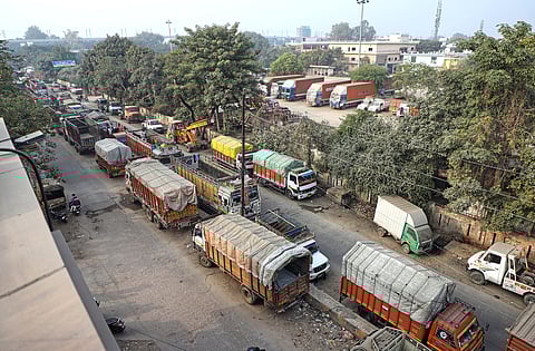 போராட்டத்தைத் தற்காலிகமாகத் திரும்பப் பெற்ற லாரி ஓட்டுநர்கள்