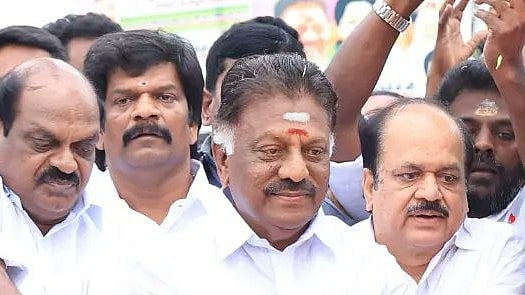 எடப்பாடி பழனிசாமியை முதல்வர் வேட்பாளராக ஏற்பீர்களா?: ஓபிஎஸ் பதில் | Edappadi Palaniswami | O Panneerselvam | ADMK |