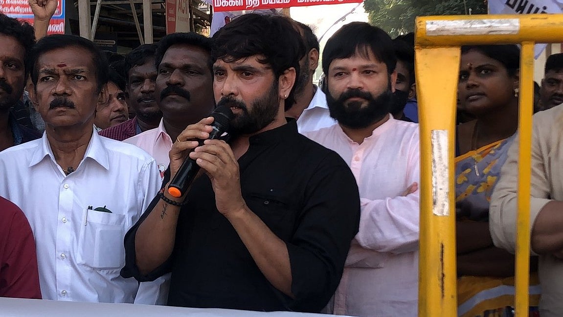 சினேகம் அறக்கட்டளை வழக்கு: நடிகை ஜெயலட்சுமி கைது