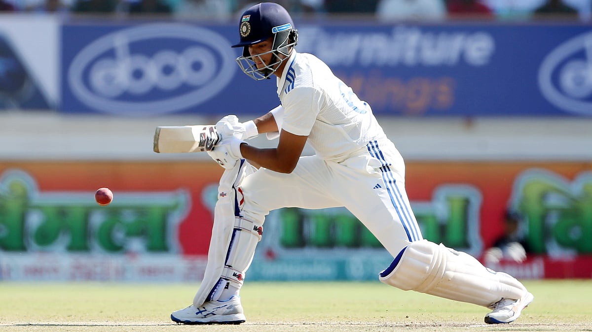 மூன்றாவது டெஸ்ட்: இங்கிலாந்து அணிக்கு 557 ரன்கள் இலக்கு