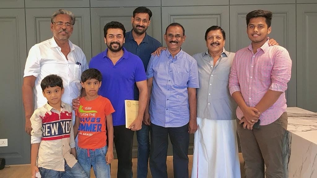 சால்வையை வீசிய சிவகுமார்: விளக்கமளித்த பத்திரிகையாளர் கா.சு. வேலாயுதன்