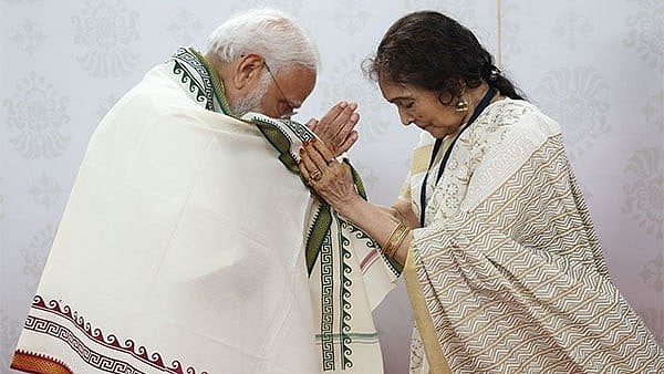 நடிகை வைஜெயந்திமாலா - பிரதமர் மோடி சந்திப்பு!