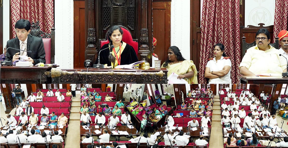 சென்னை மாமன்றக் கூட்டம்: சந்துருவின் அறிக்கை நகலைக் கிழித்தெறிந்த பாஜக கவுன்சிலர்!