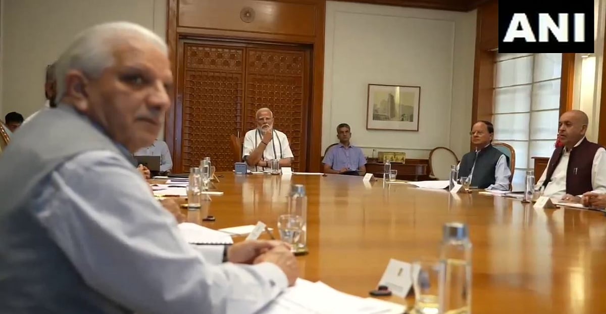 பிரதமர் நரேந்திர மோடி தலைமையில் ஆய்வுக்கூட்டம்