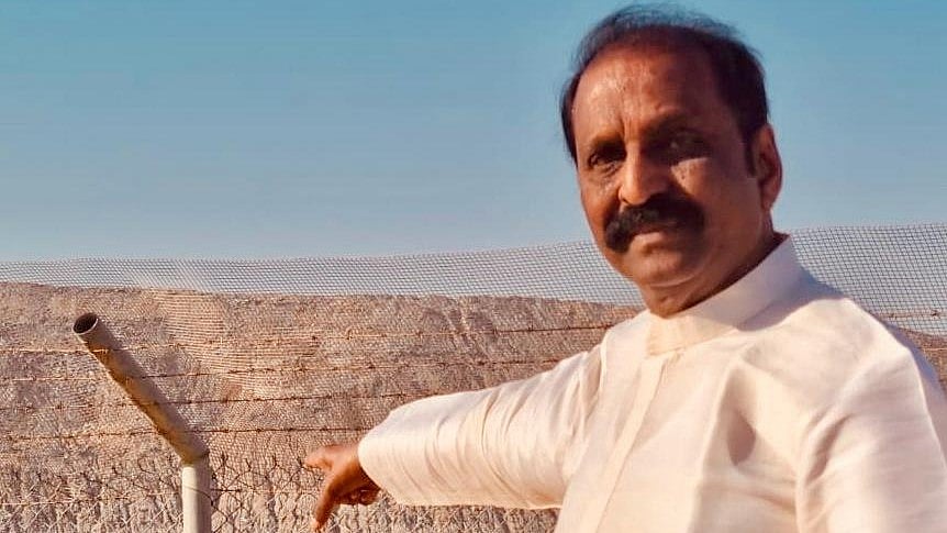 உருப்படியான திட்டங்களைச் செயல்படுத்துங்கள்: அமைச்சர்கள், அதிகாரிகளுக்கு வைரமுத்து வேண்டுகோள்