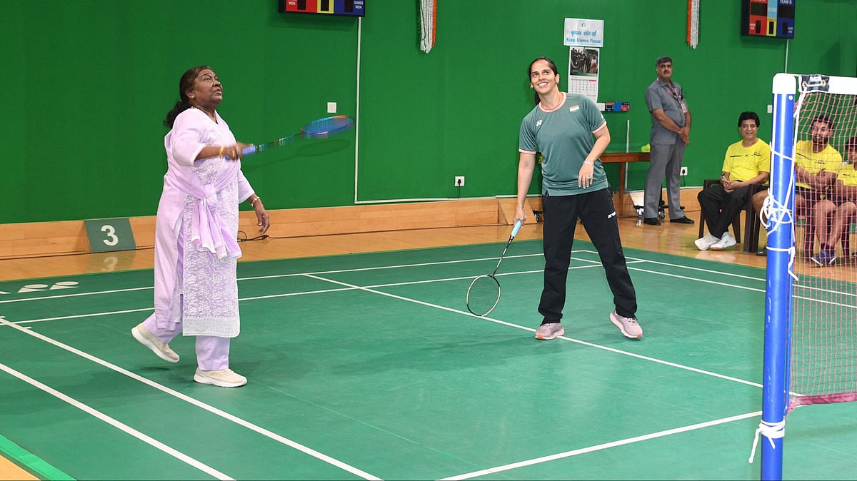 சாய்னா நேவாலுடன் பேட்மிண்டன் விளையாடிய குடியரசுத் தலைவர்!