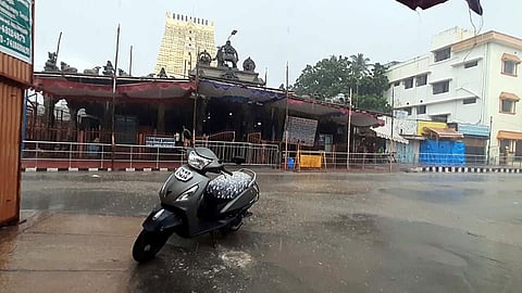 ராமேஸ்வரத்தில் கொட்டித் தீர்த்த மழை: 24 மணி நேரத்தில் 43.8 செ.மீ. மழை