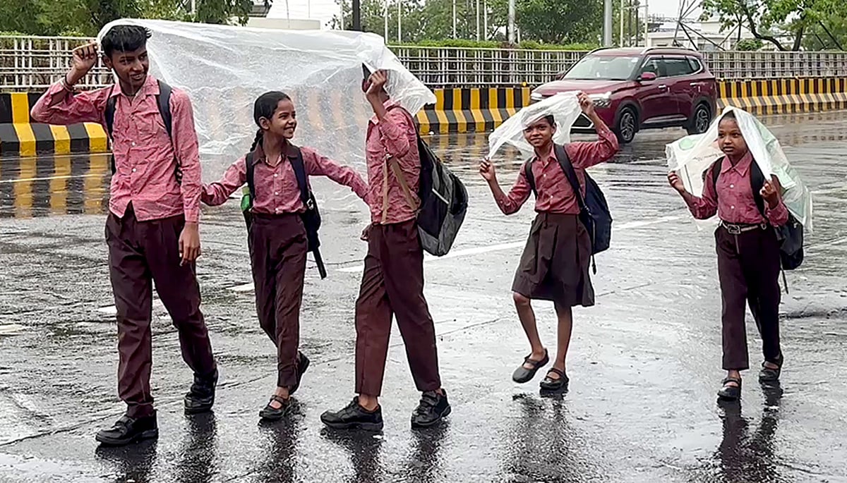 மழை: எந்தெந்த மாவட்டங்களில் பள்ளி, கல்லூரிகளுக்கு நாளை (அக். 22) விடுமுறை? | Rain Alert | Holiday |