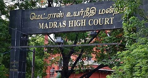 இரட்டை இலை விவகாரம்: ஓ.பி.எஸ். கருத்தை கேட்க சென்னை உயர் நீதிமன்றம் உத்தரவு!