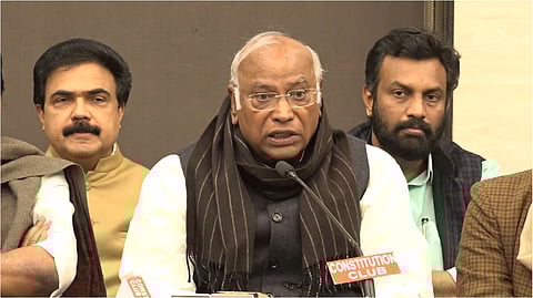 மாநிலங்களவை தலைவருக்கு எதிராக நம்பிக்கையில்லா தீர்மானம்: பின்னணி என்ன?
