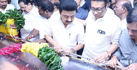 ஈவிகேஎஸ் இளங்கோவன் உடலுக்கு முதல்வர் ஸ்டாலின் அஞ்சலி