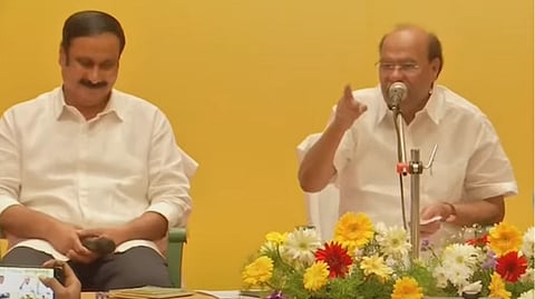 பாமக பொதுக்குழுவில் ராமதாஸ், அன்புமணிக்கு இடையே  வாக்குவாதம்: கட்சியில் பிளவா?