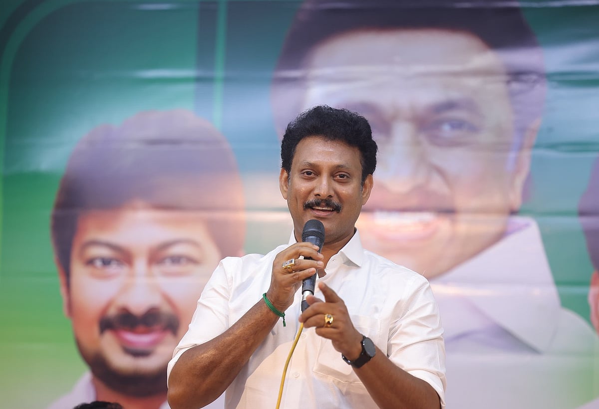 தனியார் பள்ளிகள் வசம் 500 அரசுப் பள்ளிகள் ஒப்படைப்பு?: கிளம்பும் சர்ச்சை