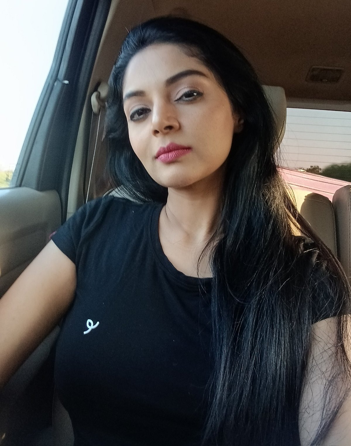 ஹிந்தித் திணிப்பை நிறுத்துங்கள்: கொதித்தெழுந்த சனம் ஷெட்டி!